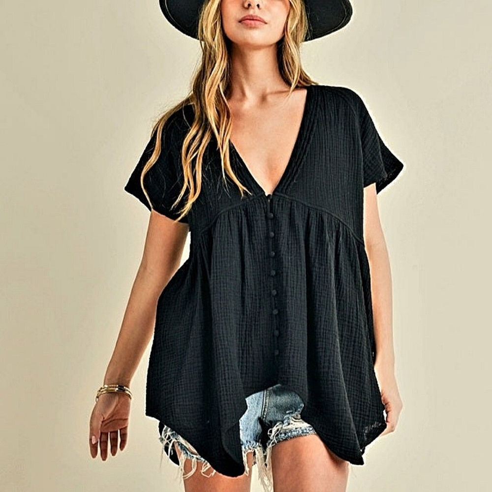 NWT Aemi + Co Black V-Neck Buttoned Women's Top